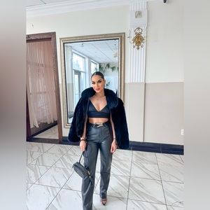 Meet your Posher, Yalda